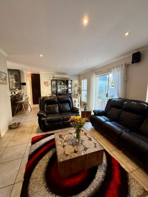 To Let 3 Bedroom Property for Rent in Sunningdale Western Cape